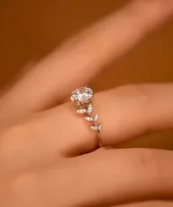 Anello con pietra Gabrielle