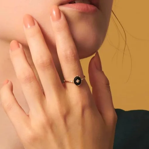 Anello con pietra nera Juliette - immagine 7