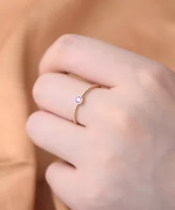 Alternative view of Anello in oro con ametista June