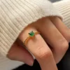 Anello in Oro con Smeraldo Eleganza Lusso e Raffinatezza Donna