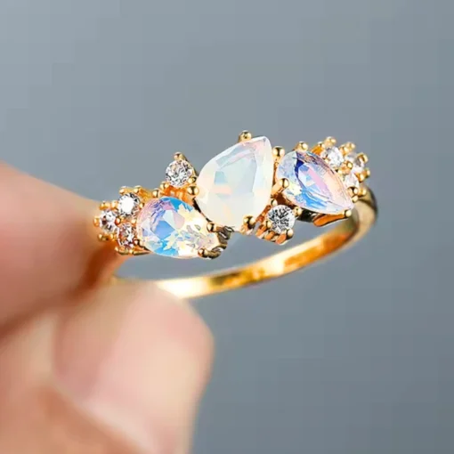 Anello in oro con pietra di luna