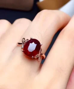 Anello antico con rubino Nina