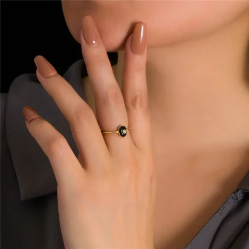 Anello con pietra nera Juliette - immagine 2