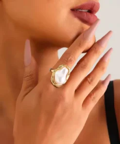 Alternative view of Anello con madreperla bianca Lina