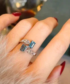 Anello con pietra acquamarina in argento