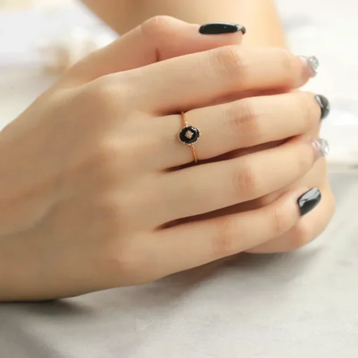 Anello con pietra nera Juliette - immagine 3