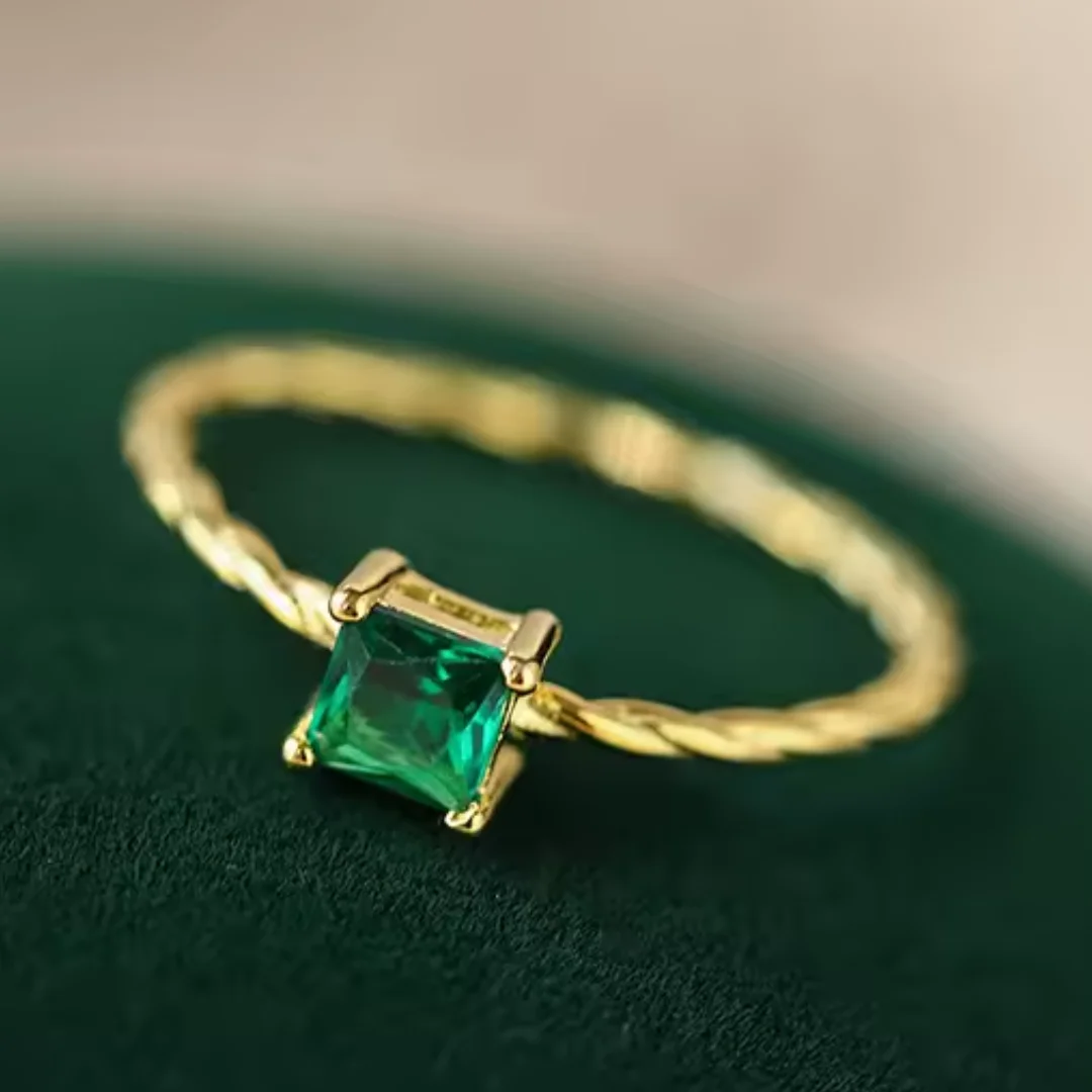 Anello in Oro con Smeraldo Eleganza Lusso e Raffinatezza Donna - immagine 4