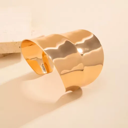 Bracciale rigido dorato Valentine - immagine 4