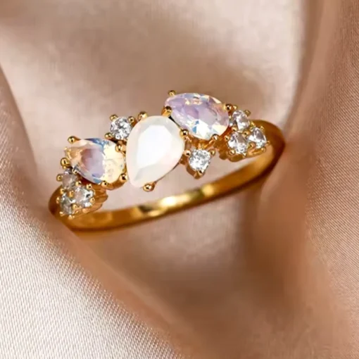 Anello in oro con pietra di luna - immagine 4
